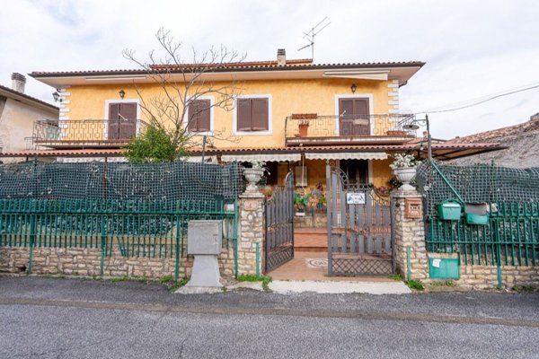 casa indipendente in vendita a Cittaducale in zona Santa Rufina