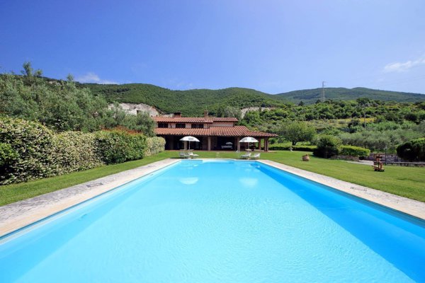 casa indipendente in vendita a Cittaducale in zona Caporio