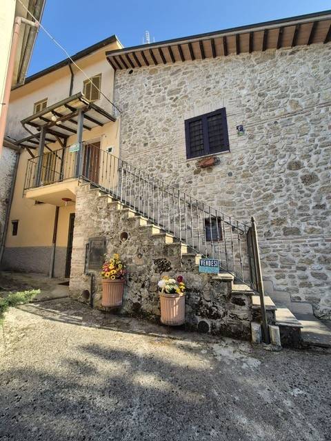casa indipendente in vendita a Cittaducale in zona Santa Rufina