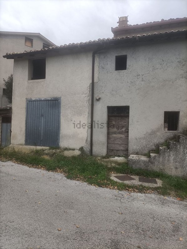 casa indipendente in vendita a Collalto Sabino