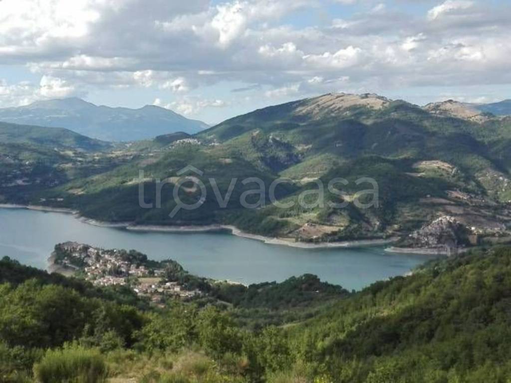 casa indipendente in vendita a Colle di Tora