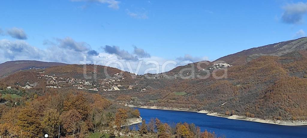 casa indipendente in vendita a Colle di Tora
