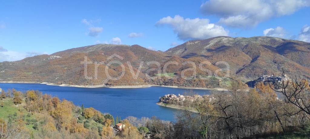 casa indipendente in vendita a Colle di Tora