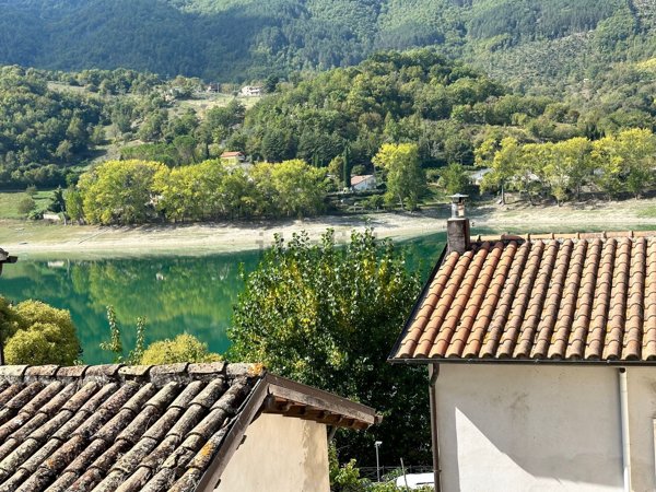 casa indipendente in vendita a Colle di Tora