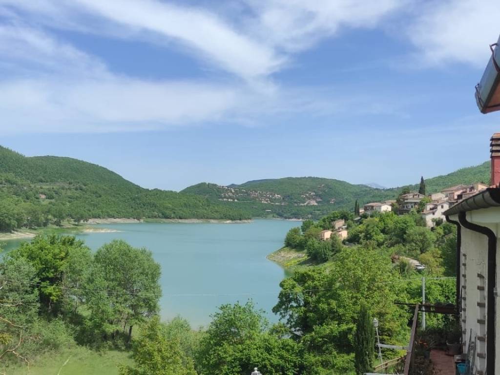 appartamento in vendita a Colle di Tora