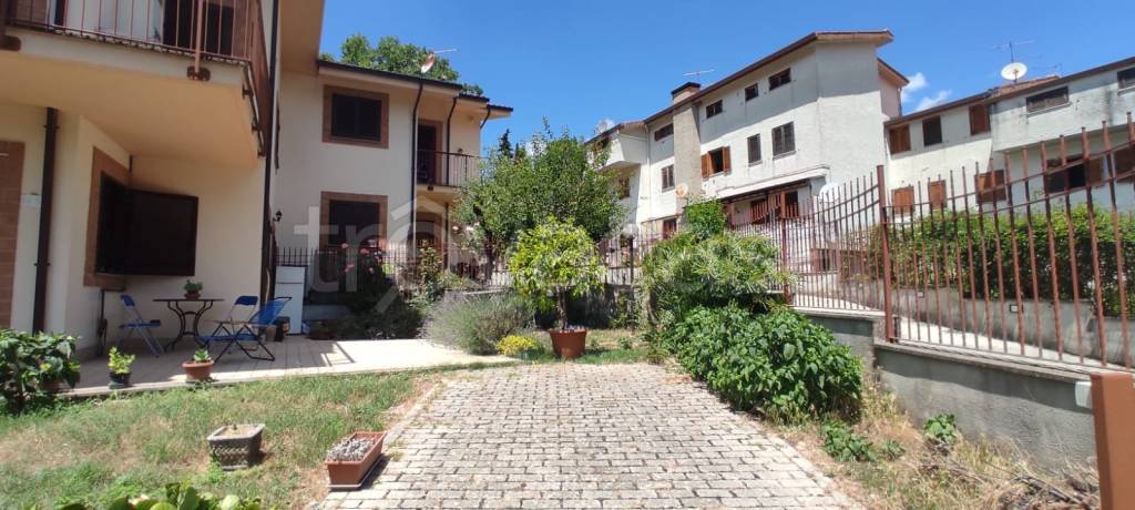 casa indipendente in vendita a Colle di Tora