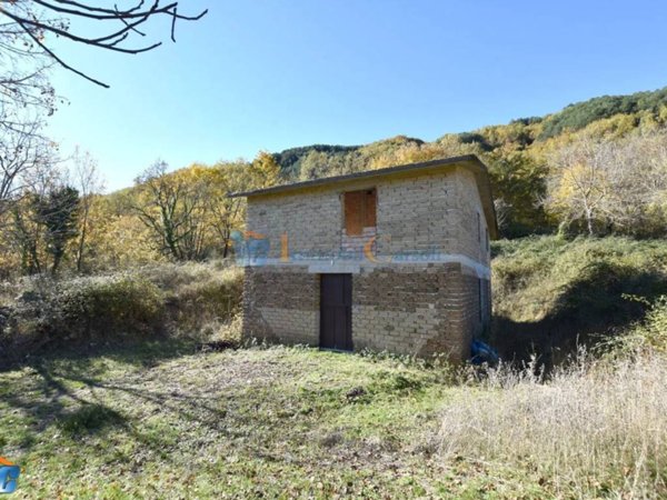 casa indipendente in vendita a Colle di Tora