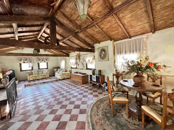 casa indipendente in vendita a Colle di Tora