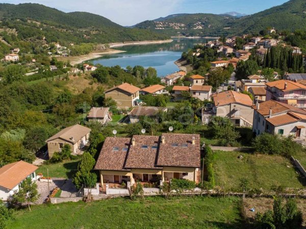 casa indipendente in vendita a Colle di Tora