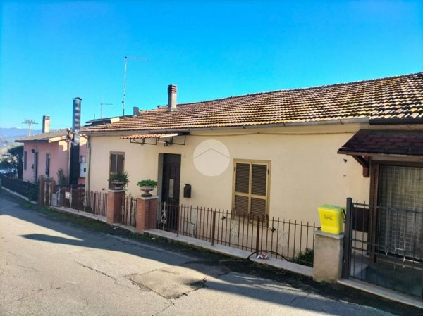 casa indipendente in vendita a Collevecchio in zona Poggio Sommavilla