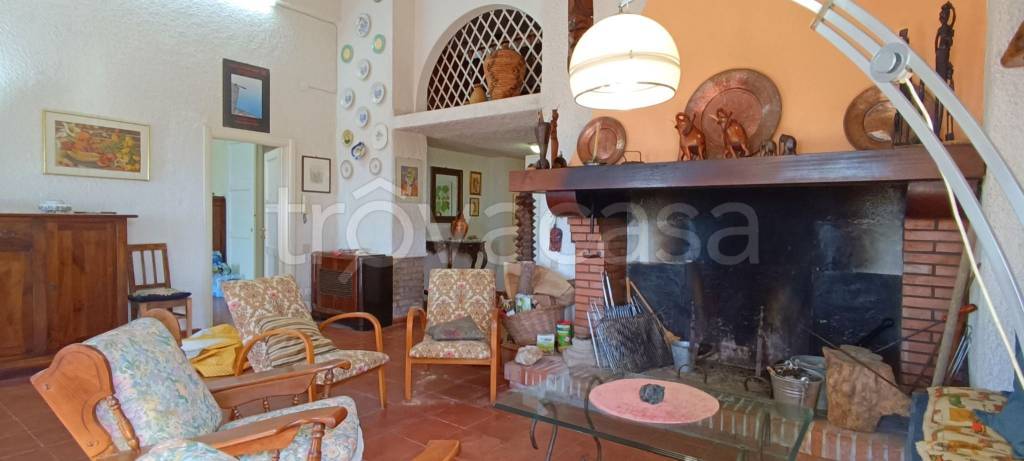 casa indipendente in vendita a Collevecchio