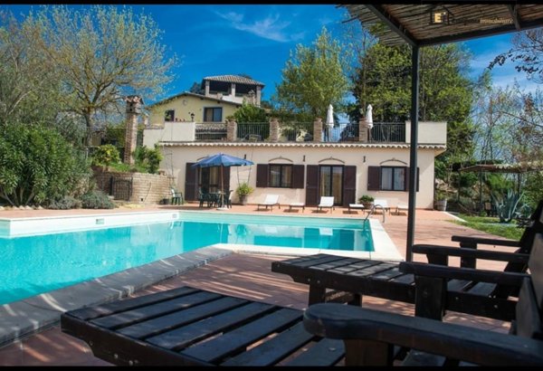 casa indipendente in vendita a Collevecchio
