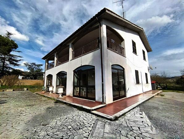 casa indipendente in vendita a Collevecchio in zona Poggio Sommavilla