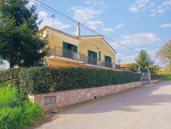 casa indipendente in vendita a Collevecchio