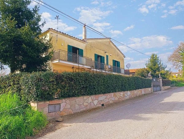 casa indipendente in vendita a Collevecchio