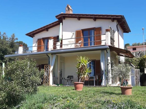 casa indipendente in vendita a Collevecchio