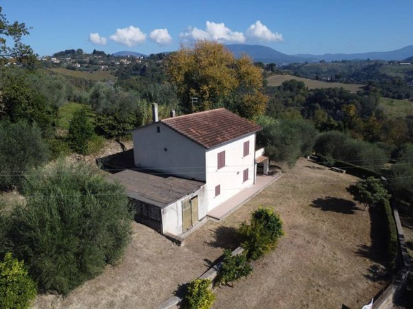 casa indipendente in vendita a Collevecchio in zona Poggio Sommavilla