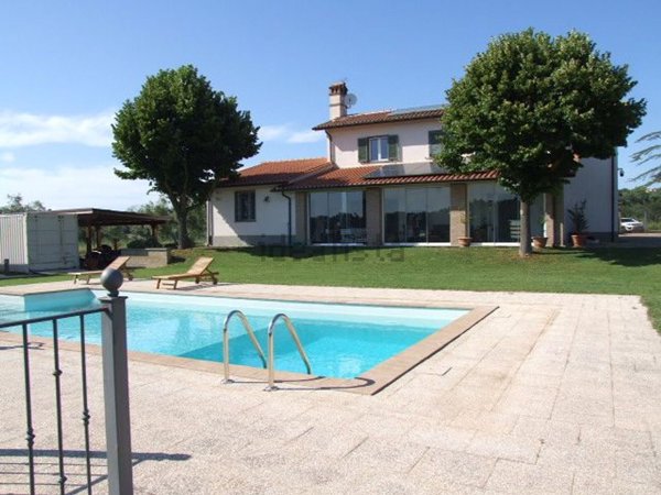 casa indipendente in vendita a Collevecchio