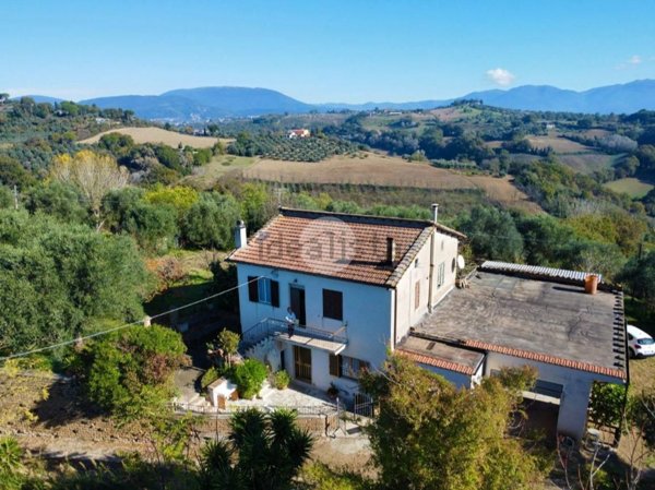 casa indipendente in vendita a Collevecchio in zona Cicignano