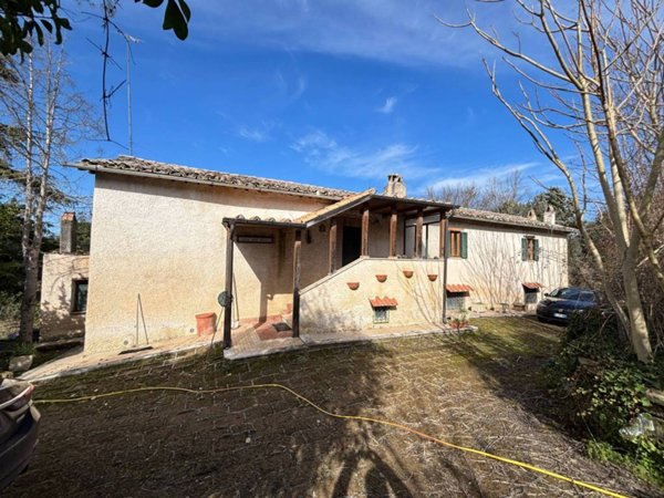 casa indipendente in vendita a Collevecchio