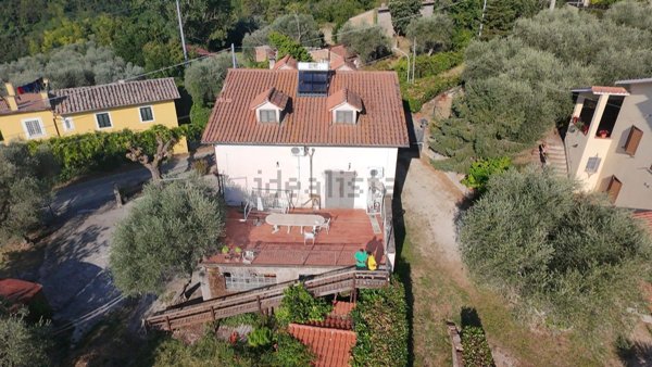 casa indipendente in vendita a Collevecchio