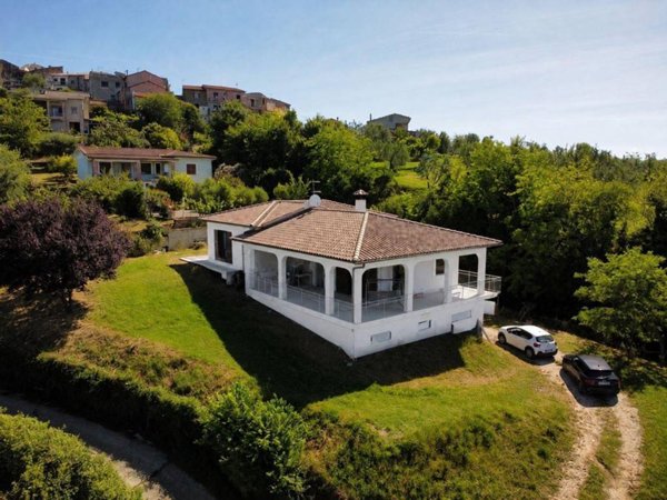 casa indipendente in vendita a Collevecchio in zona Poggio Sommavilla