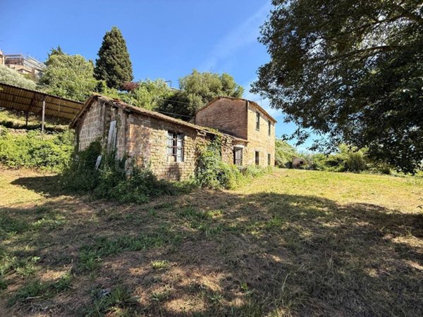 casa indipendente in vendita a Collevecchio