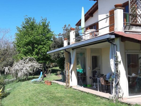 casa indipendente in vendita a Collevecchio