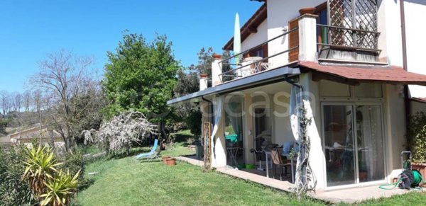 casa indipendente in vendita a Collevecchio