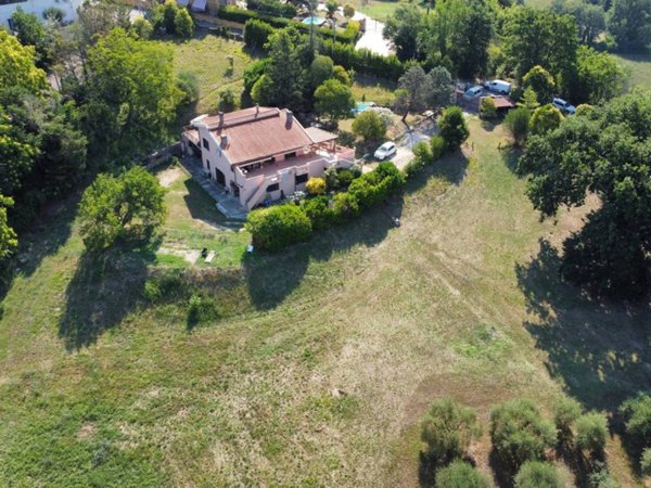 casa indipendente in vendita a Collevecchio