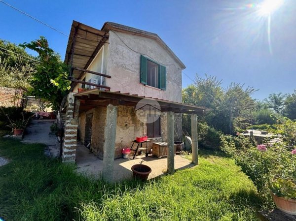 casa indipendente in vendita a Collevecchio