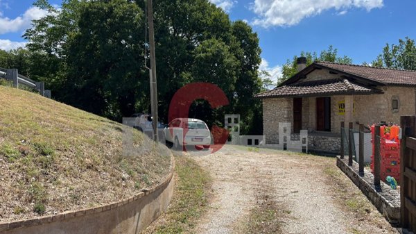 casa indipendente in vendita a Colli sul Velino