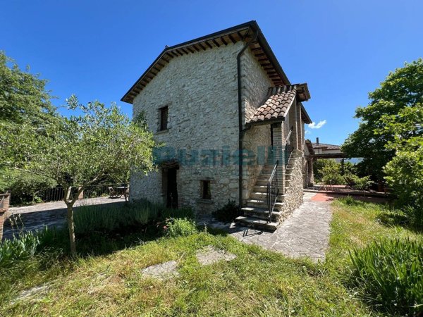 casa indipendente in vendita a Colli sul Velino
