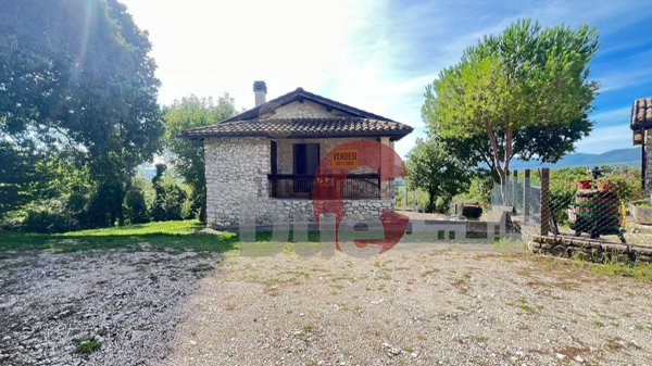 casa indipendente in vendita a Colli sul Velino