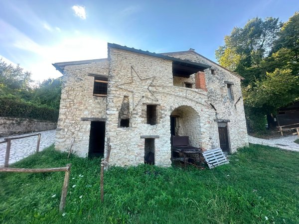 casale in vendita a Colli sul Velino