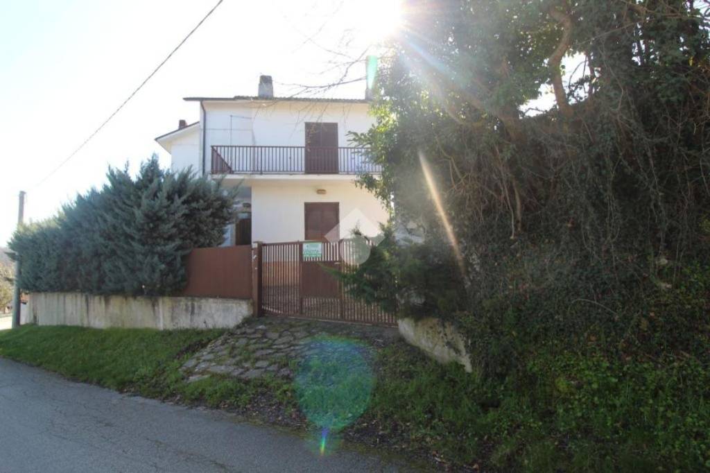 casa indipendente in vendita a Concerviano in zona Vaccareccia
