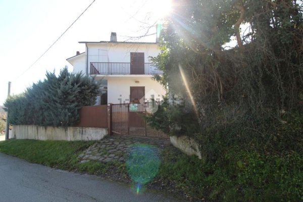 casa indipendente in vendita a Concerviano in zona Vaccareccia