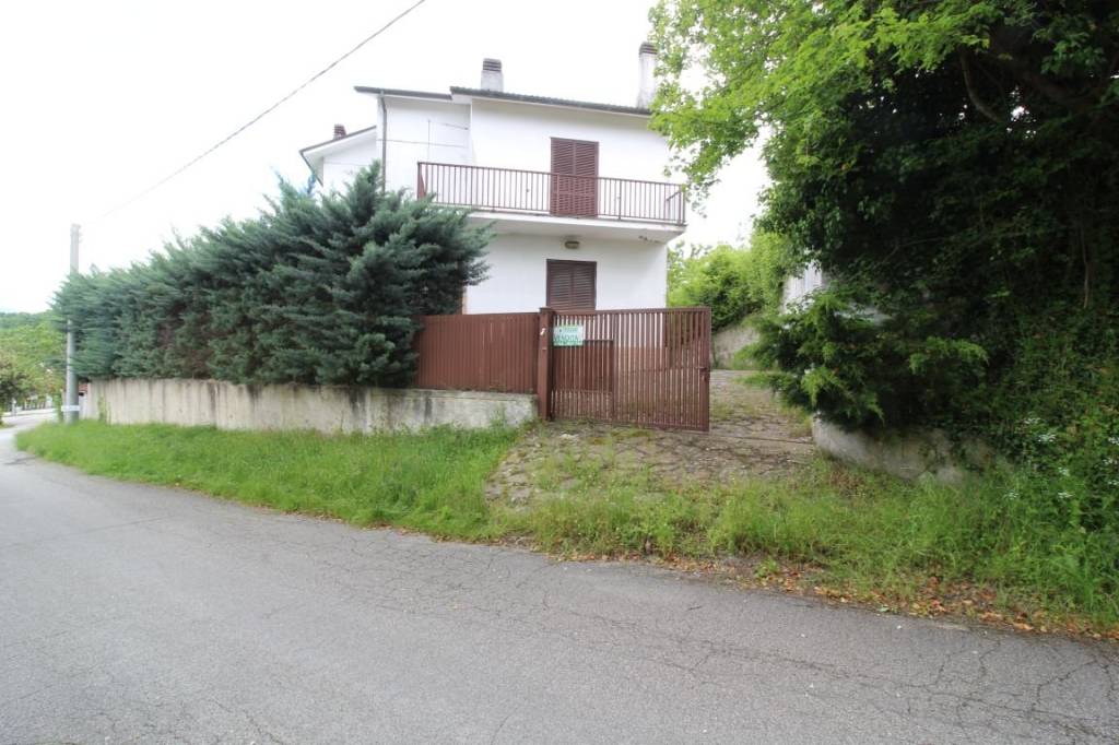 casa indipendente in vendita a Concerviano in zona Vaccareccia