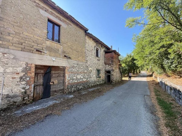 casa indipendente in vendita a Concerviano in zona Vaccareccia