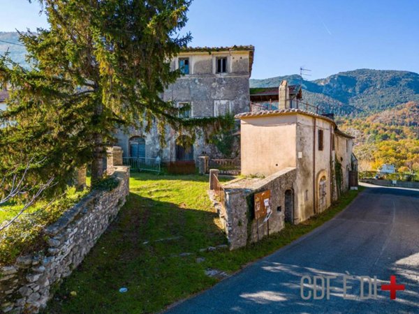 casa indipendente in vendita a Configni in zona Lugnola
