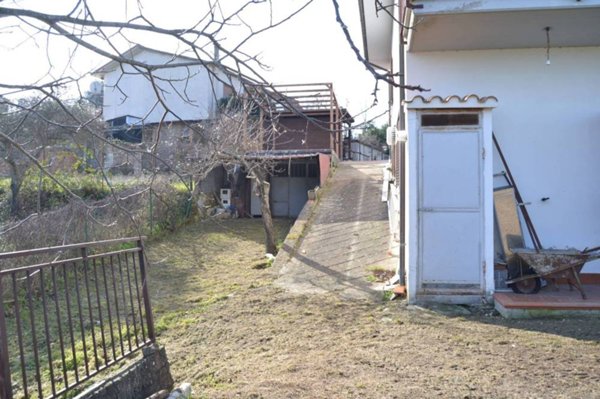 appartamento in vendita a Configni in zona Lugnola
