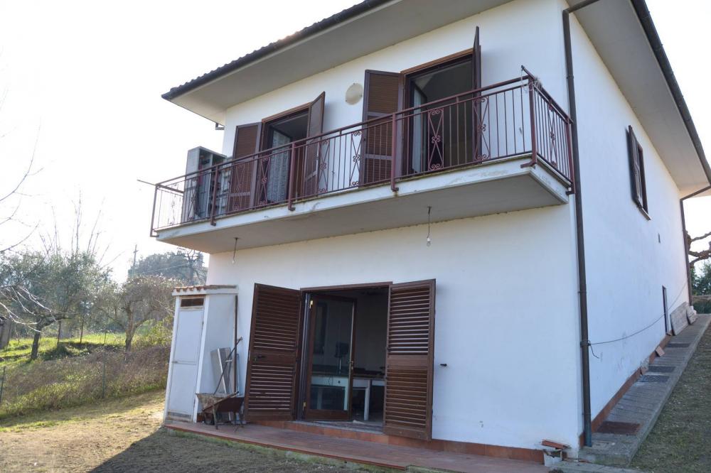 appartamento in vendita a Configni in zona Lugnola
