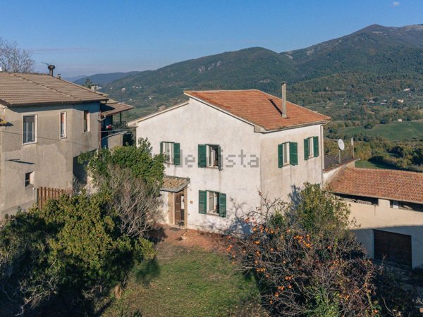 casa indipendente in vendita a Configni in zona Lugnola