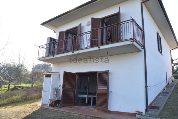 casa indipendente in vendita a Configni in zona Lugnola