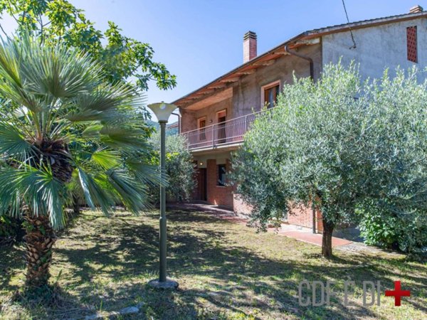 casa indipendente in vendita a Configni in zona Lugnola