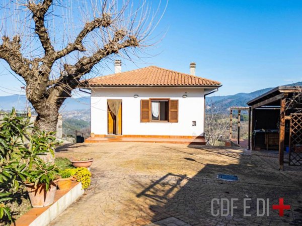 casa indipendente in vendita a Configni in zona Lugnola
