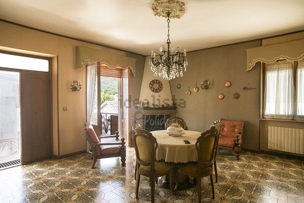 casa indipendente in vendita a Configni in zona Lugnola