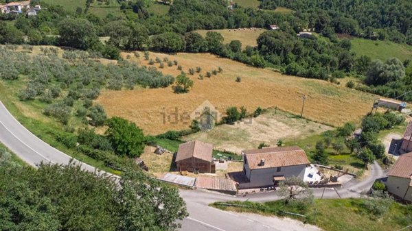 casa indipendente in vendita a Configni in zona Lugnola