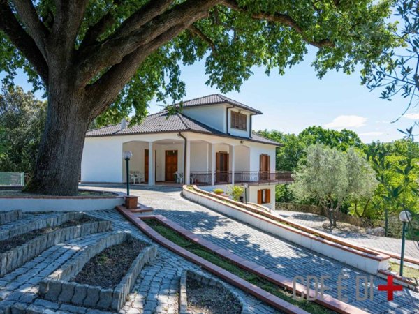 casa indipendente in vendita a Configni in zona Lugnola