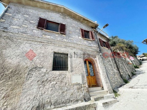 casa indipendente in vendita a Contigliano